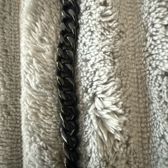 Saint Laurent Paris YSL Monogram Chevron
Mini Lou Bag in peppeled black leather - Picture 10 of 15